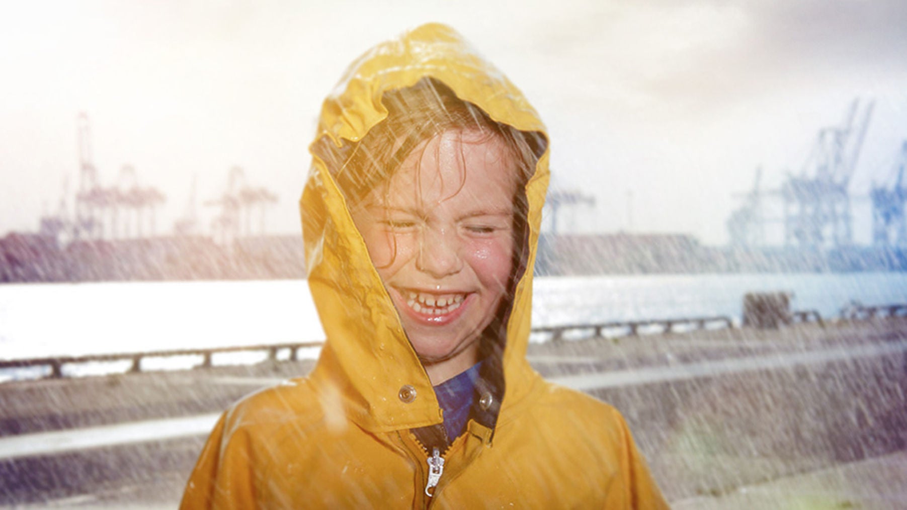 Uniroyal - Brand values - Girl in yellow Raincode